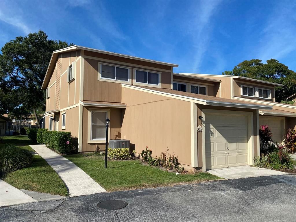 Photo of 371 Maplecrest Circle, Jupiter, FL 33458 (MLS # R10763368)