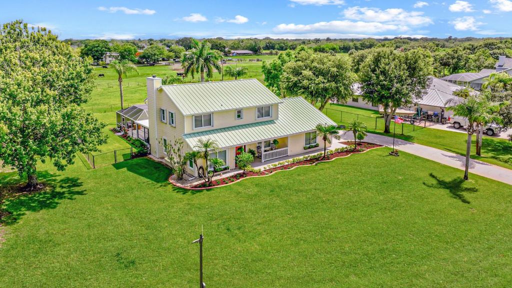 Photo of 1401 Mallard Court, Fort Pierce, FL 34982 (MLS # R10996580)