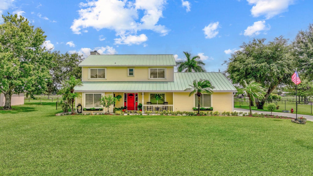 Photo of 1401 Mallard Court, Fort Pierce, FL 34982 (MLS # R10996580)