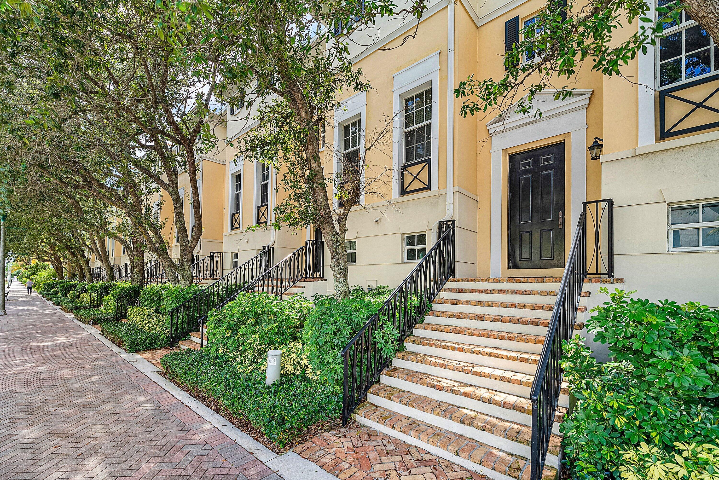 TOWN SQUARE - Residential