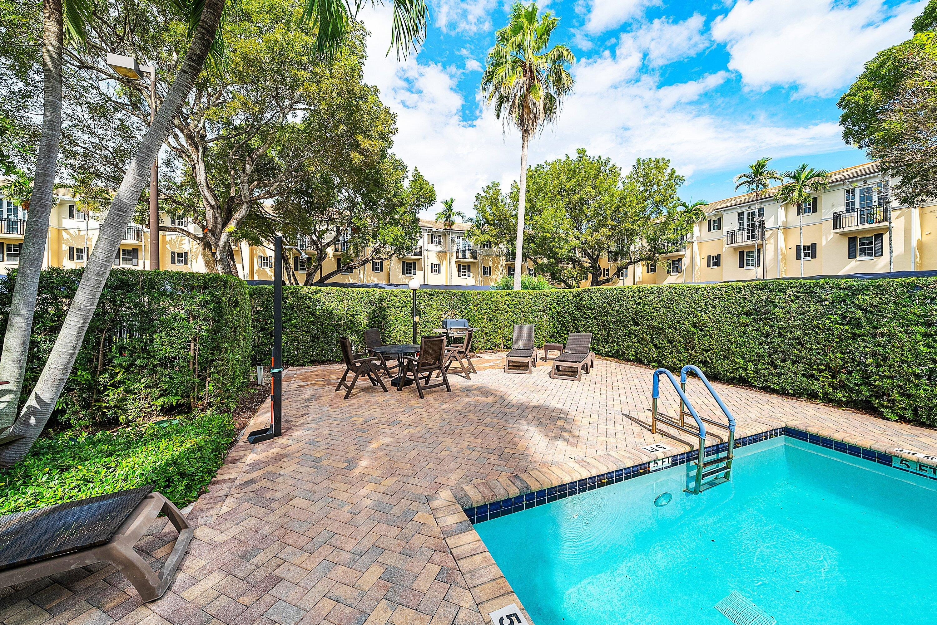 TOWN SQUARE - Residential