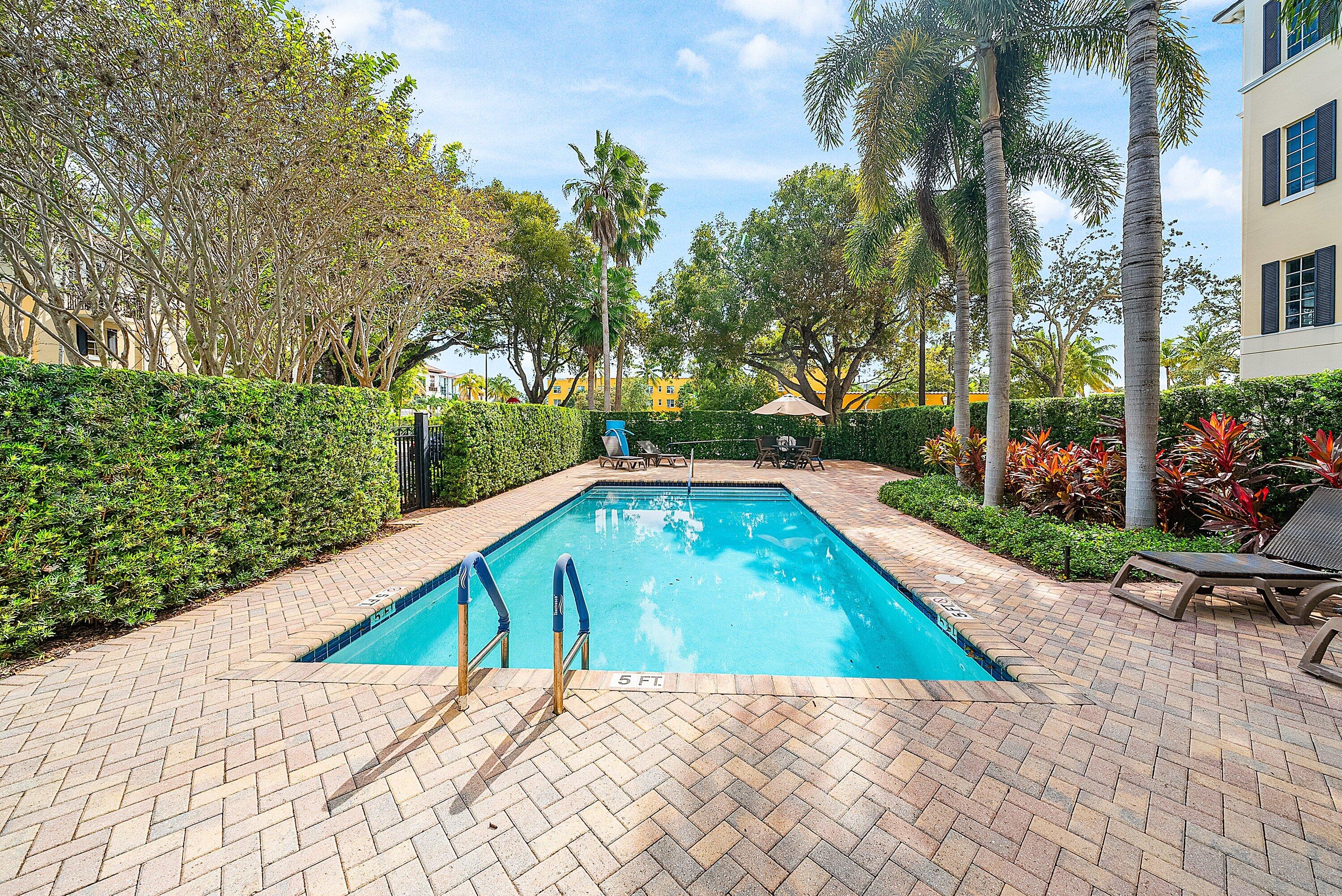 TOWN SQUARE - Residential