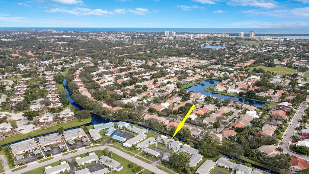 Photo of 10128 Meridian Way #4, Palm Beach Gardens, FL 33410 (MLS # R10940115)