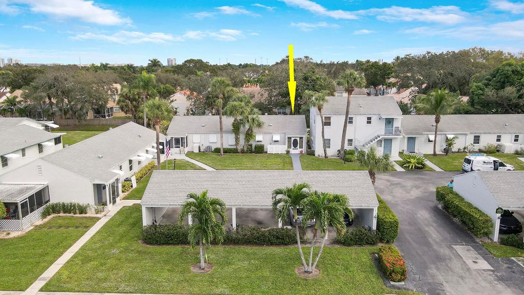 Photo of 10128 Meridian Way #4, Palm Beach Gardens, FL 33410 (MLS # R10940115)