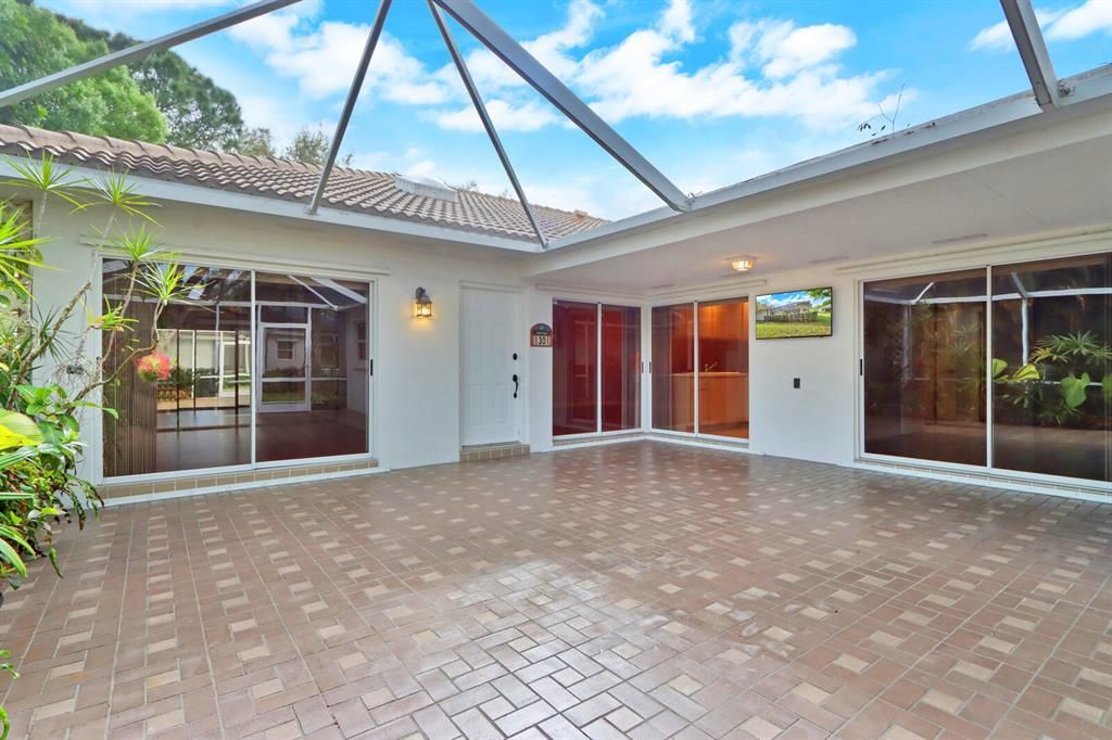 Photo of 1301 Silverleaf Oak Court, Palm Beach Gardens, FL 33410 (MLS # R10696697)