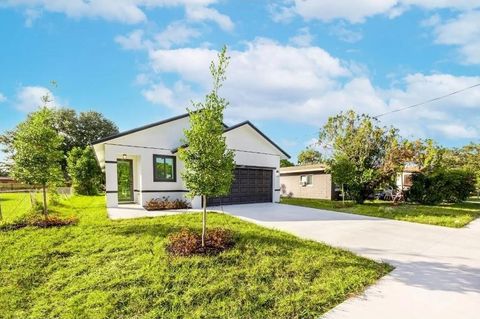 Photo of 1605 N 23 Rd St, Fort Pierce, FL 34950 (MLS # F10533694) Photo of 1605 N 23 Rd St, Fort Pierce, FL 34950 (MLS # F10533694)