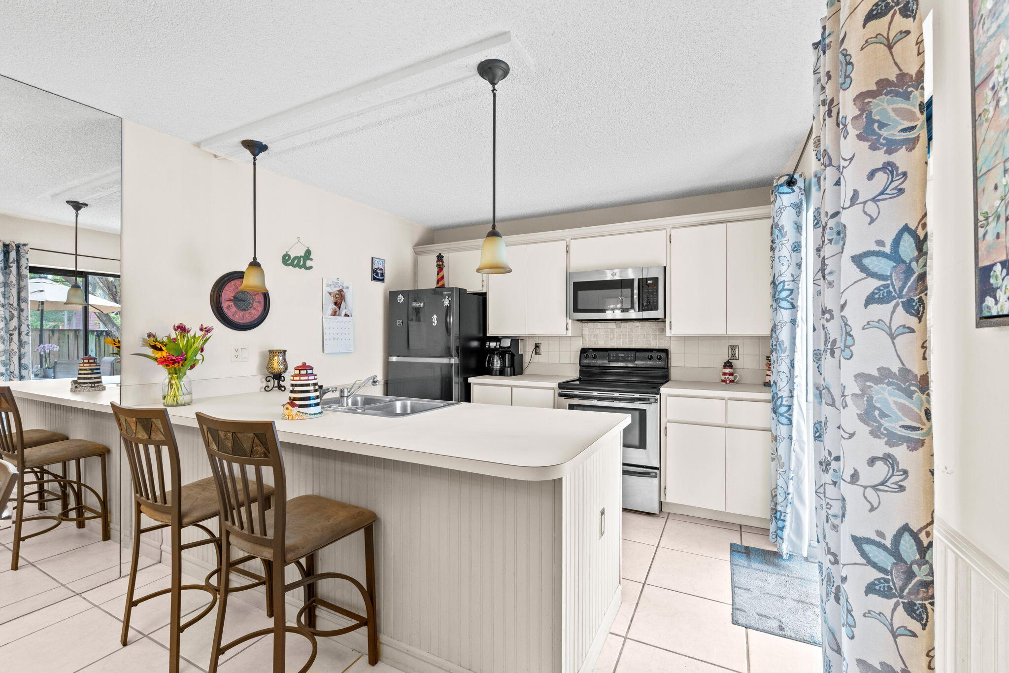 749 Buttonwood Lane, Boynton Beach, FL, 33436/$305,000 3 749 Buttonwood Lane