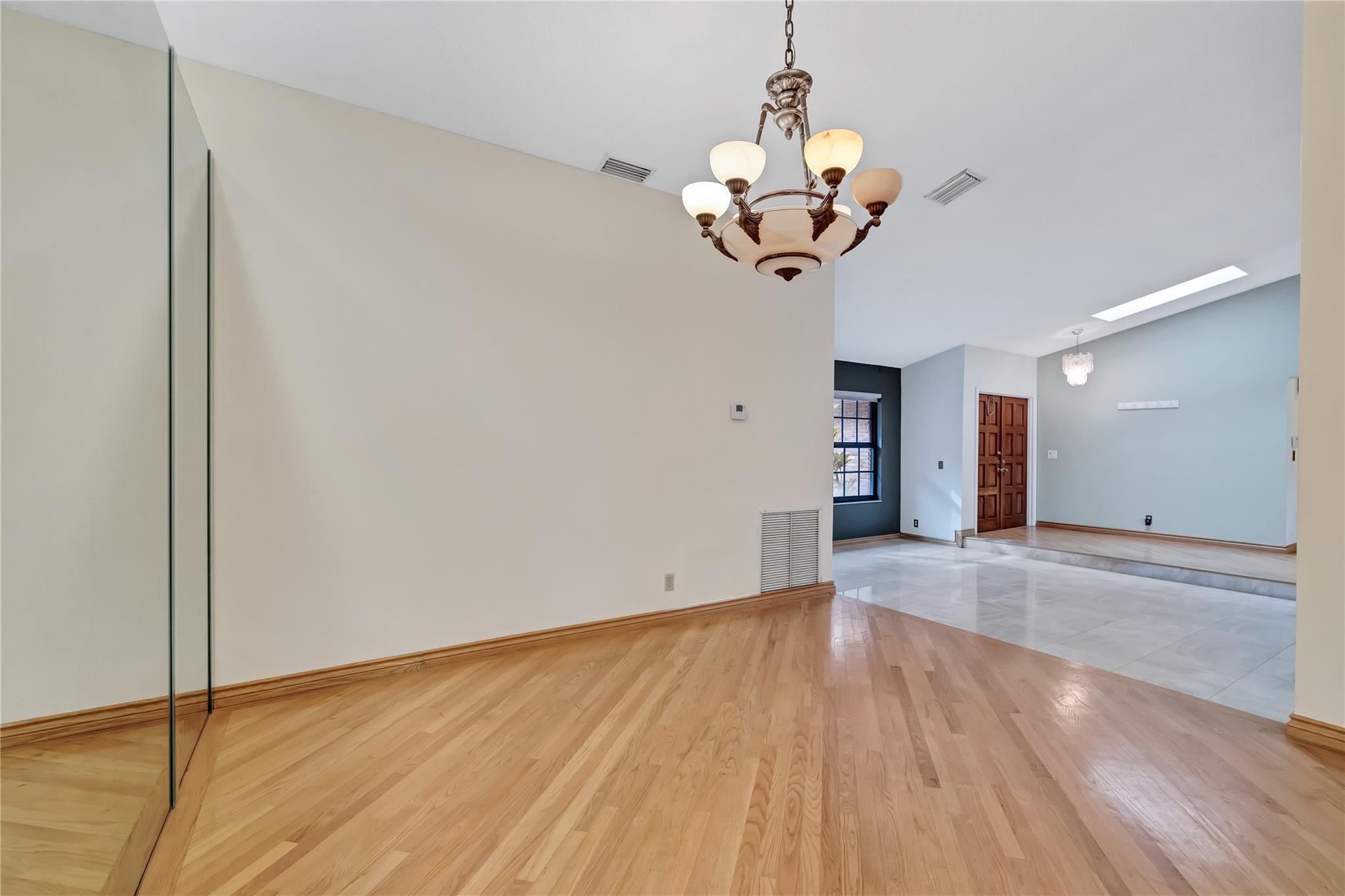 Pine Ridge 112-37 B - Residential