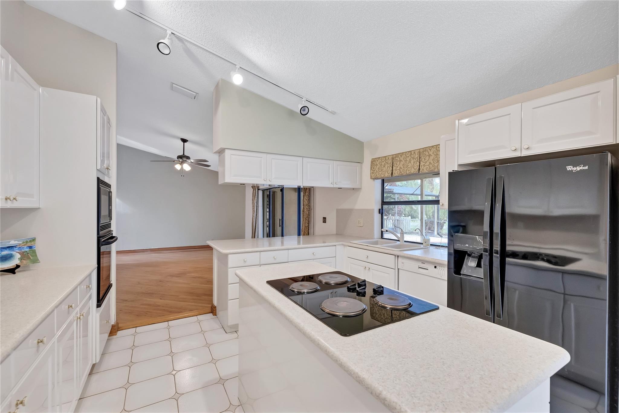 Pine Ridge 112-37 B - Residential