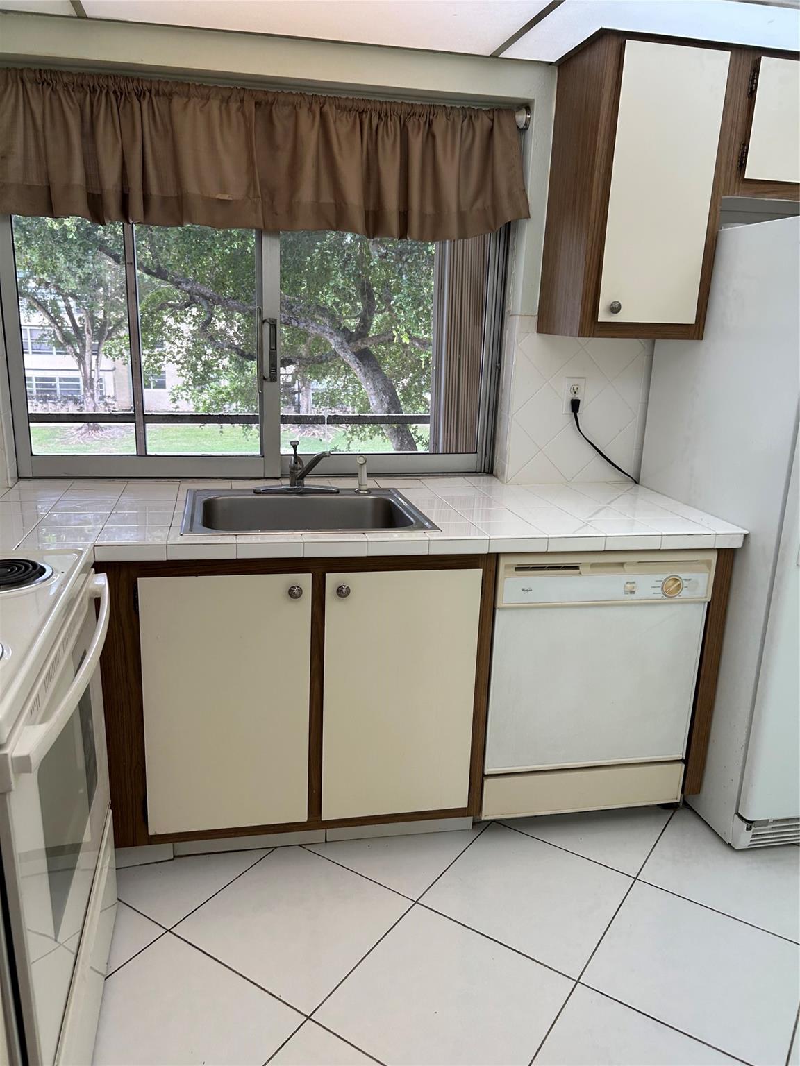 LIME BAY - Residential