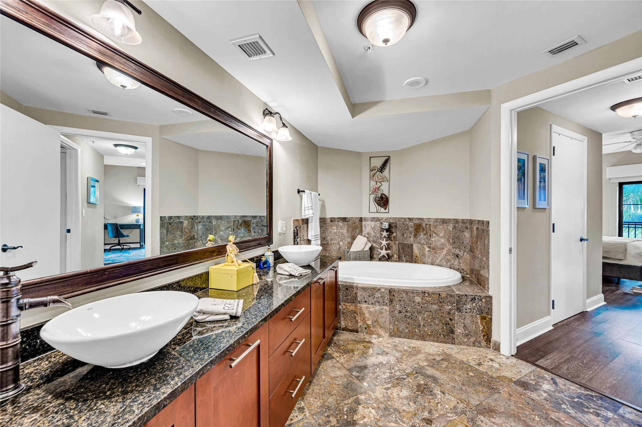 FOUNTAINS ON OCEAN BLVD - Residential