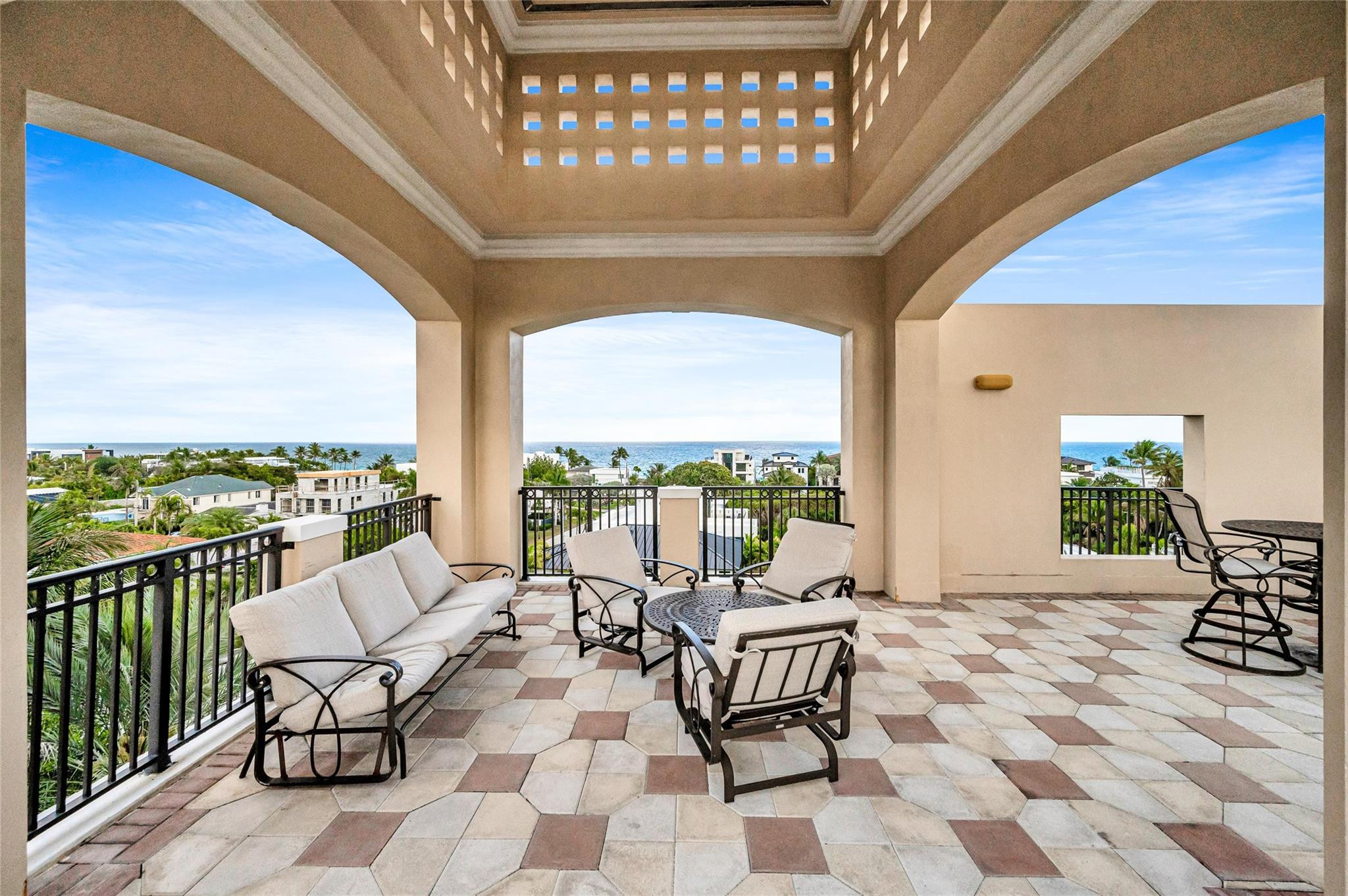 FOUNTAINS ON OCEAN BLVD - Residential