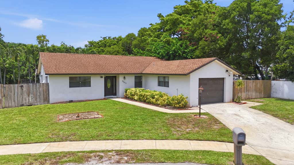 Photo of 7085 Hyatt Avenue, Lake Worth, FL 33462 (MLS # B26058731)