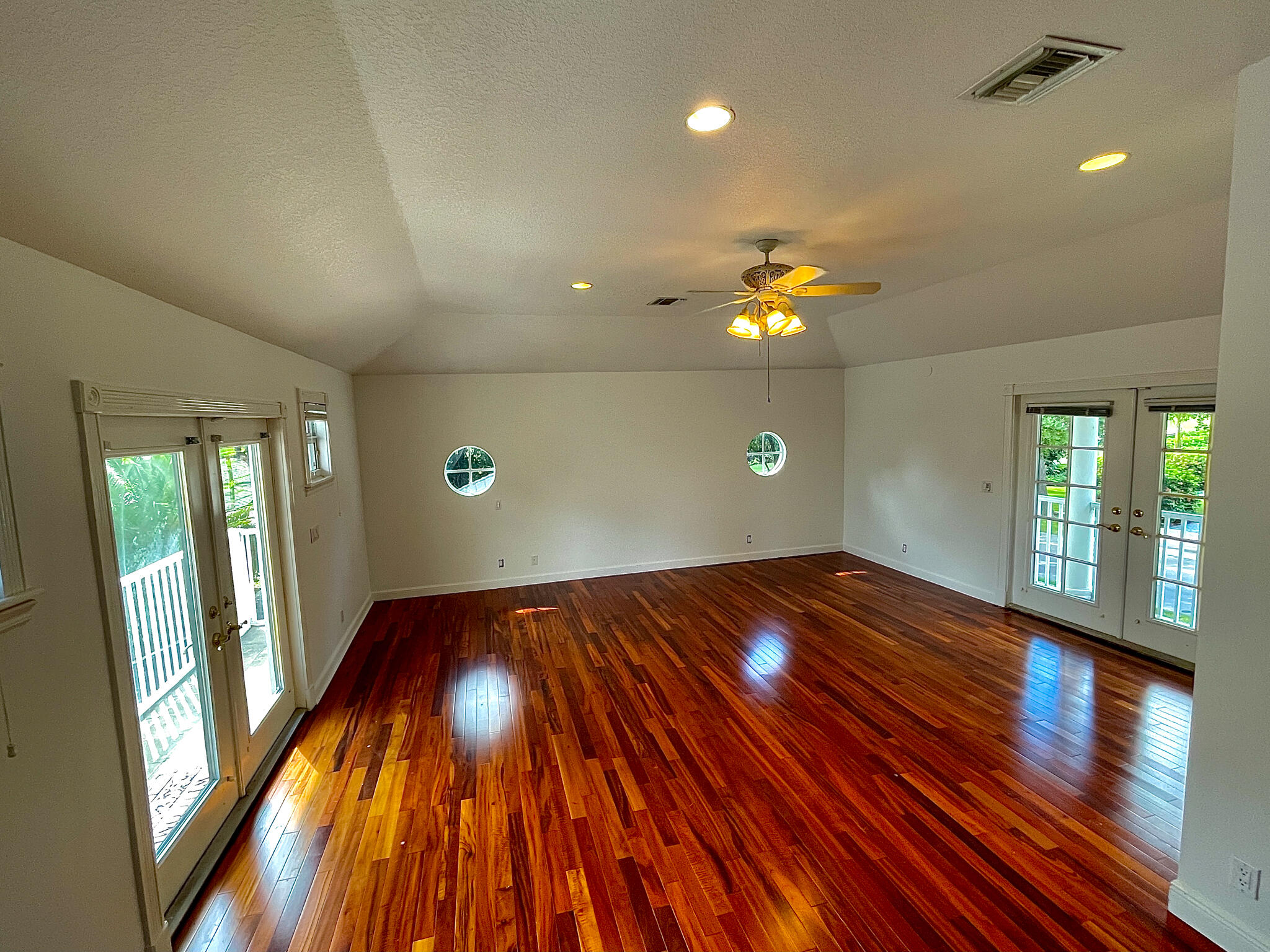 PRESIDENT COUNTRY CLUB - Residential