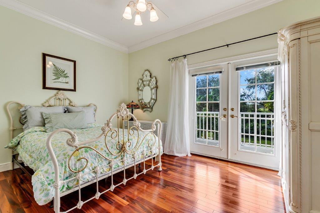 PRESIDENT COUNTRY CLUB - Residential