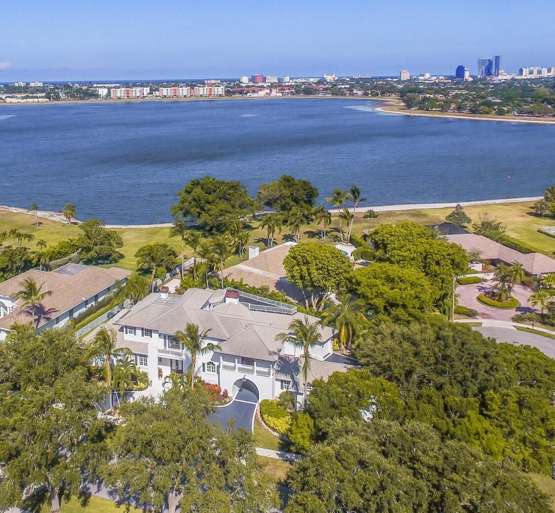 PRESIDENT COUNTRY CLUB - Residential