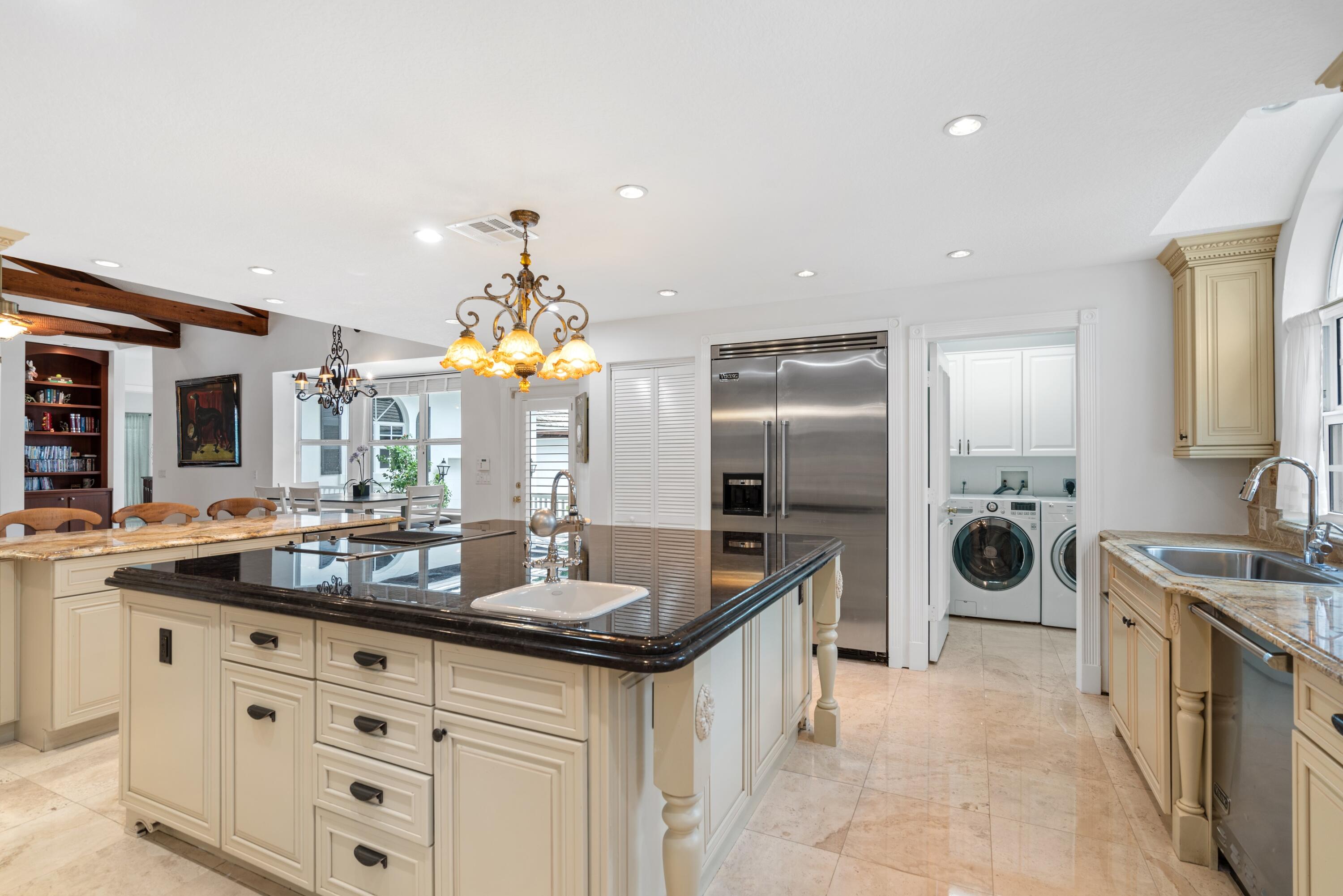 PRESIDENT COUNTRY CLUB - Residential