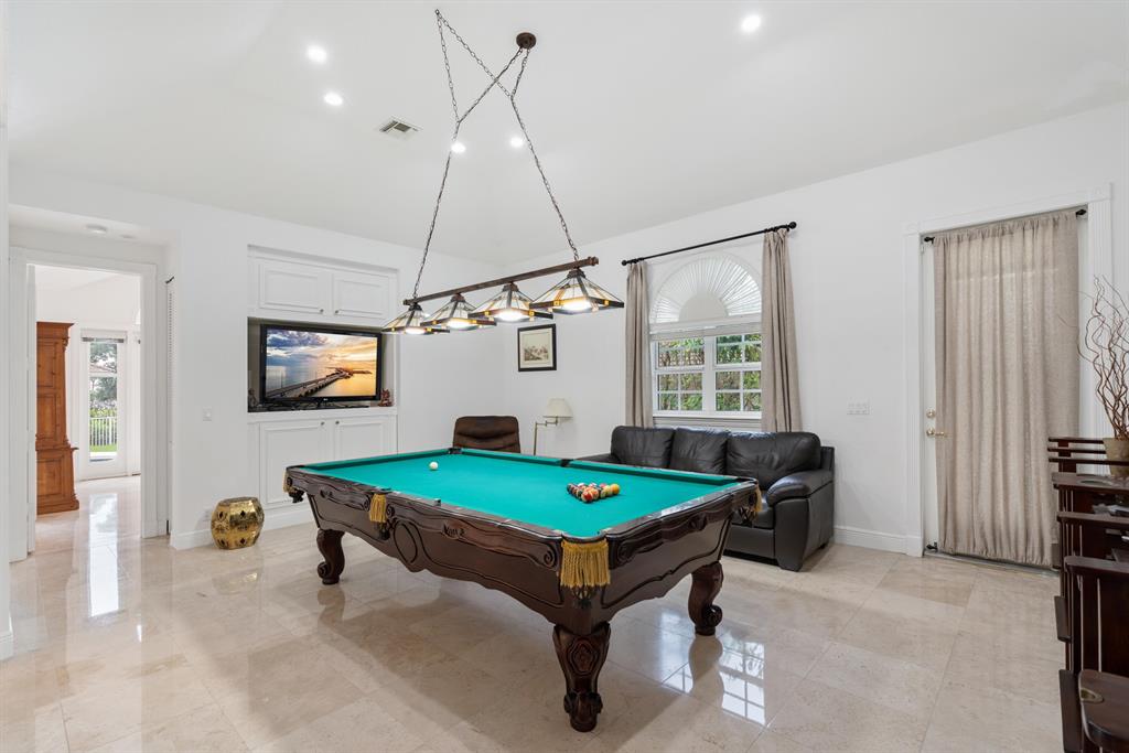 PRESIDENT COUNTRY CLUB - Residential