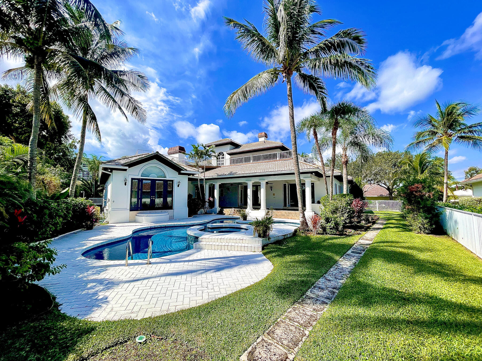 PRESIDENT COUNTRY CLUB - Residential