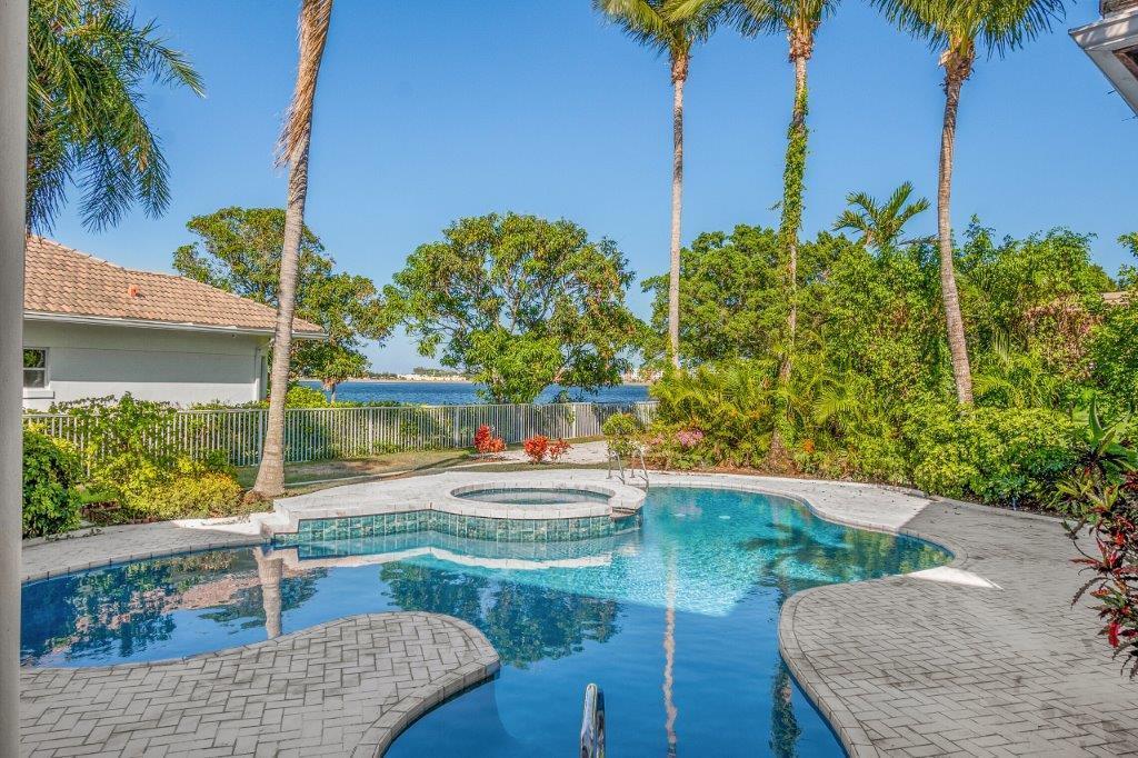 PRESIDENT COUNTRY CLUB - Residential