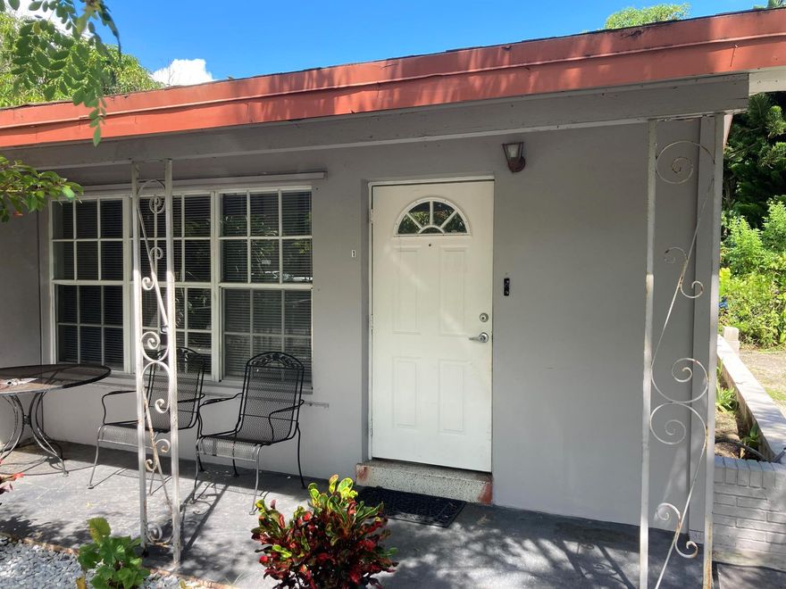 Minutes from trendy Wilton Manors. You'll love this cozy, renovated 1/1 Great location, corner lot. Move in ready, no HOA approval required. Unit is on the east side of the dulex.