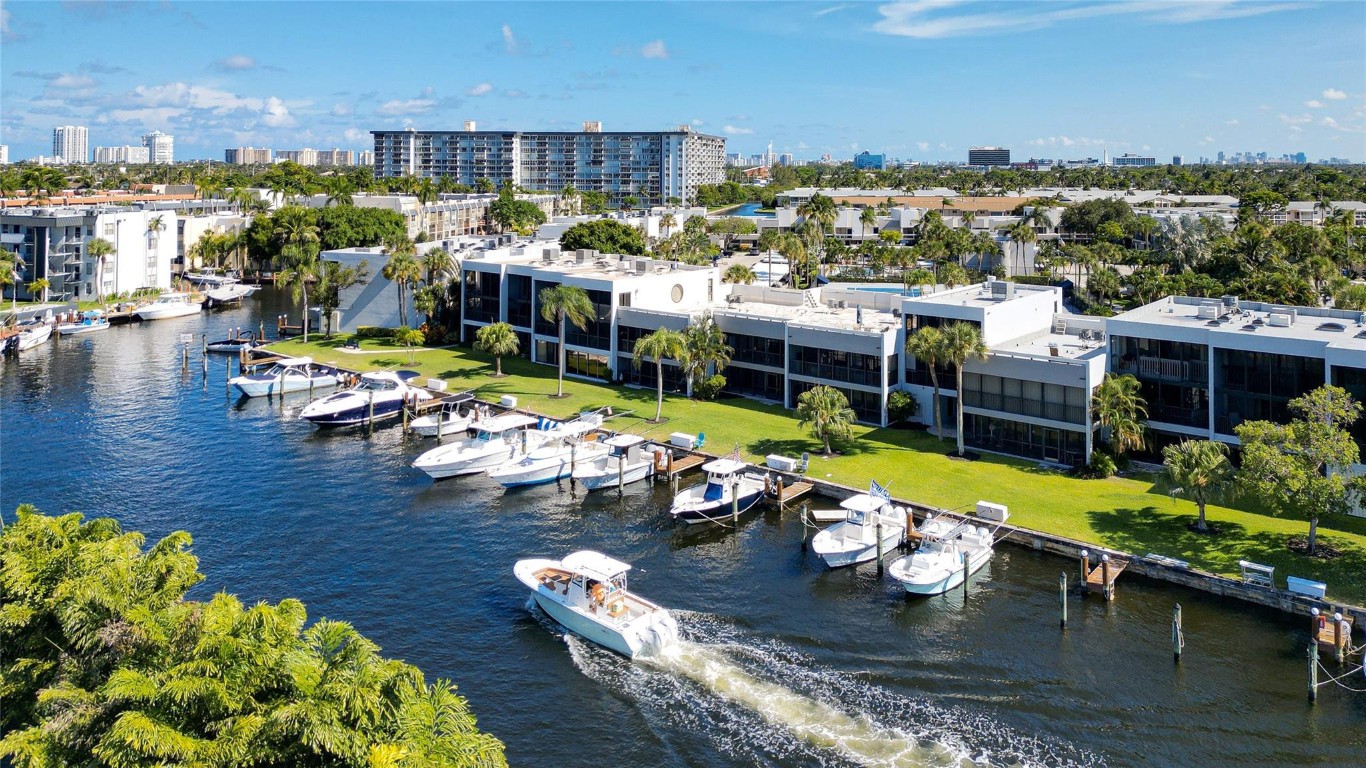 1100 SE 5th Court 77