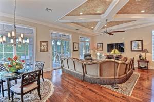 ROYAL PALM YACHT & COUNTR - Residential