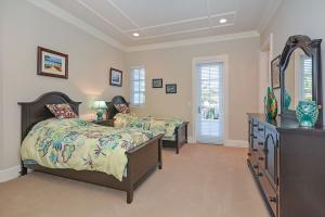 ROYAL PALM YACHT & COUNTR - Residential