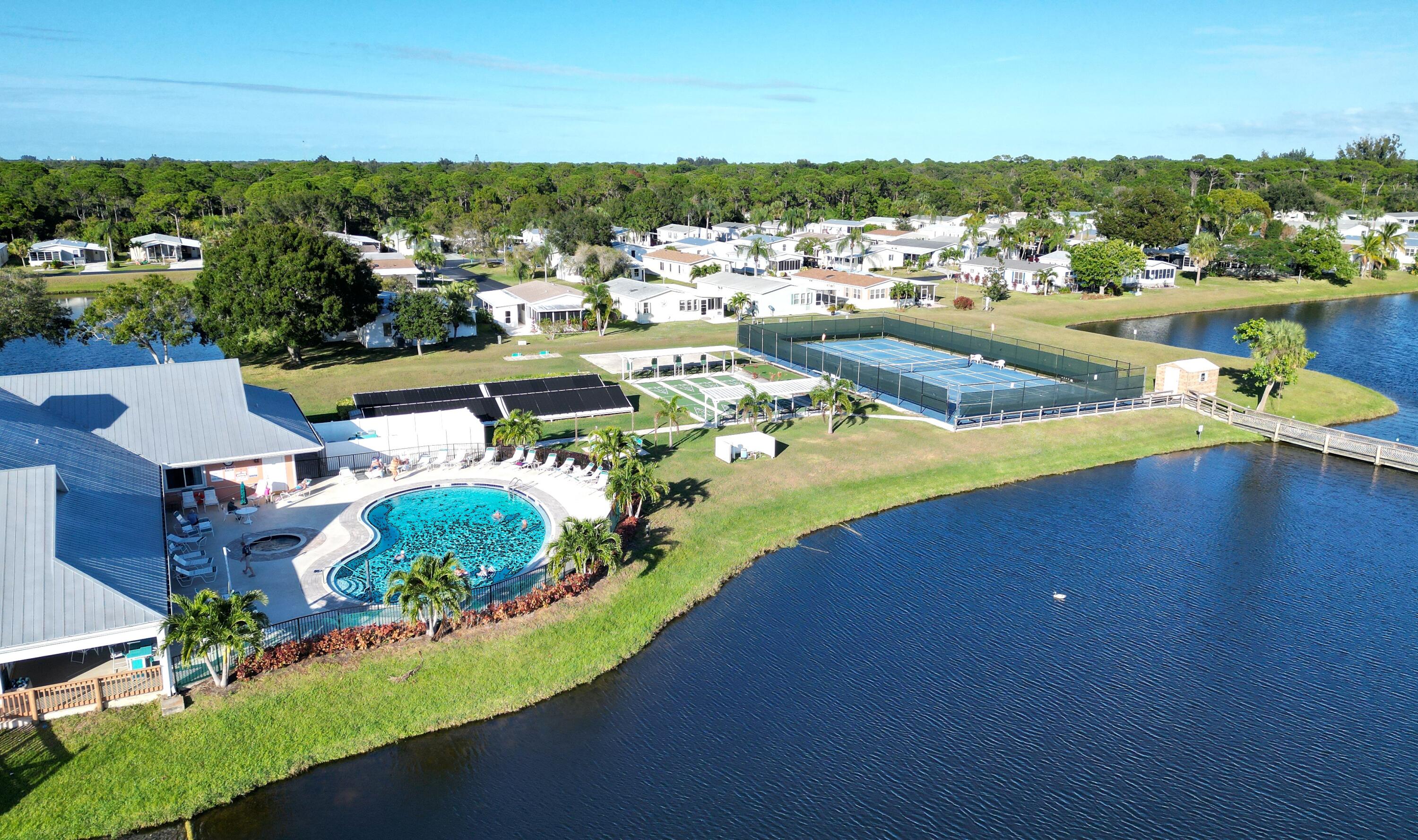 TROPICAL ISLES - Residential