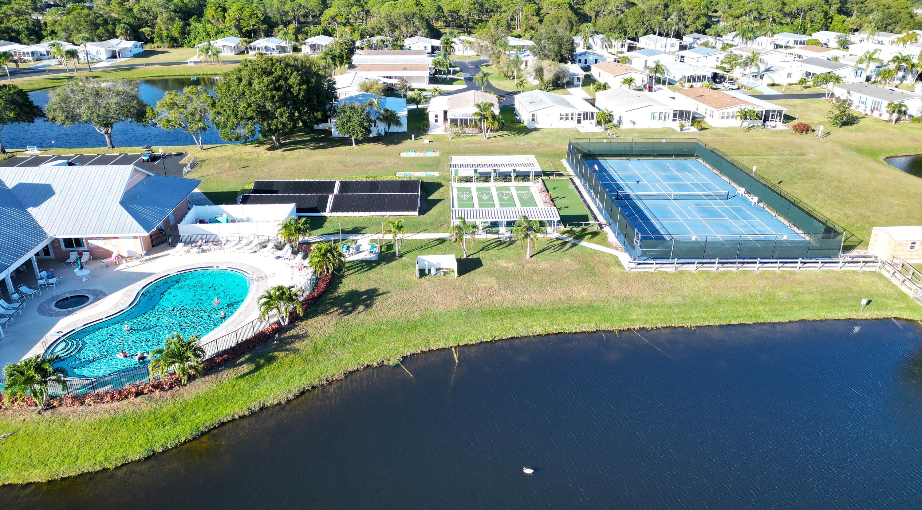 TROPICAL ISLES - Residential