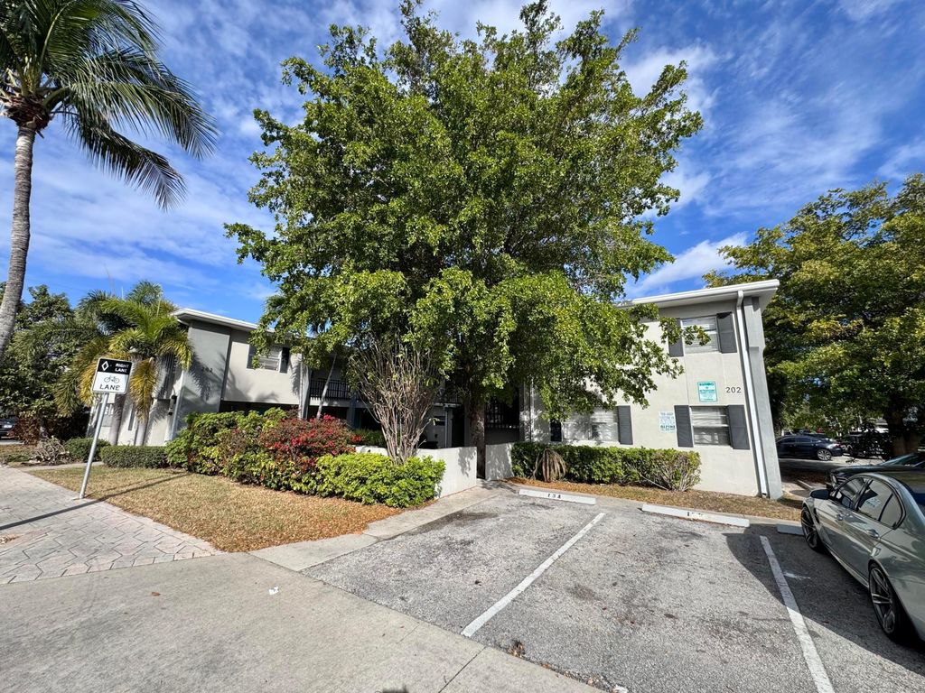 Photo of 202 Lucerne Avenue #Unit 12, Lake Worth Beach, FL 33460 (MLS # B26040683)