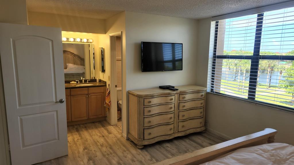 LAVERS DELRAY RACQUET CLUB CONDO - Residential Lease