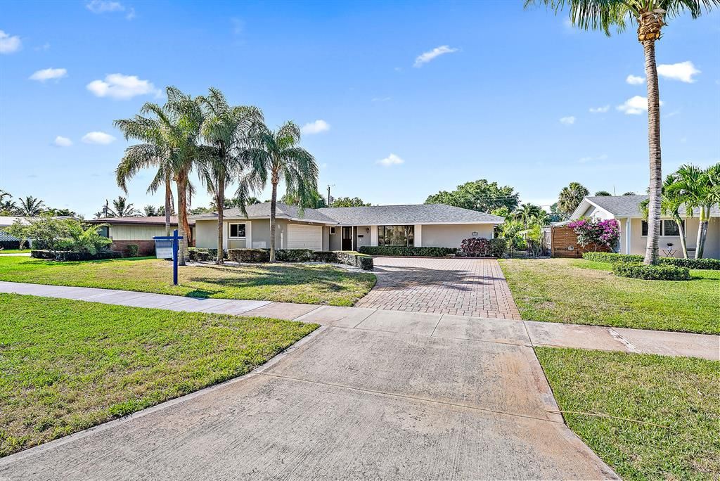 Photo of 728 Robin Way, North Palm Beach, FL 33408 (MLS # R10880035)