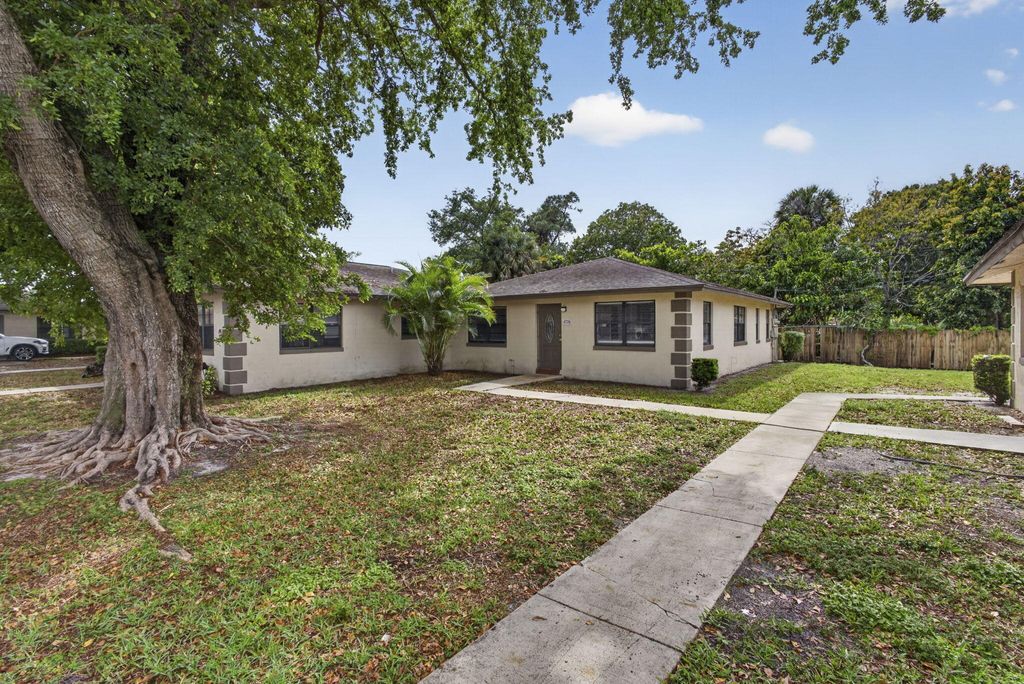 Photo of 4726 Summit Boulevard, West Palm Beach, FL 33415 (MLS # B26014602)