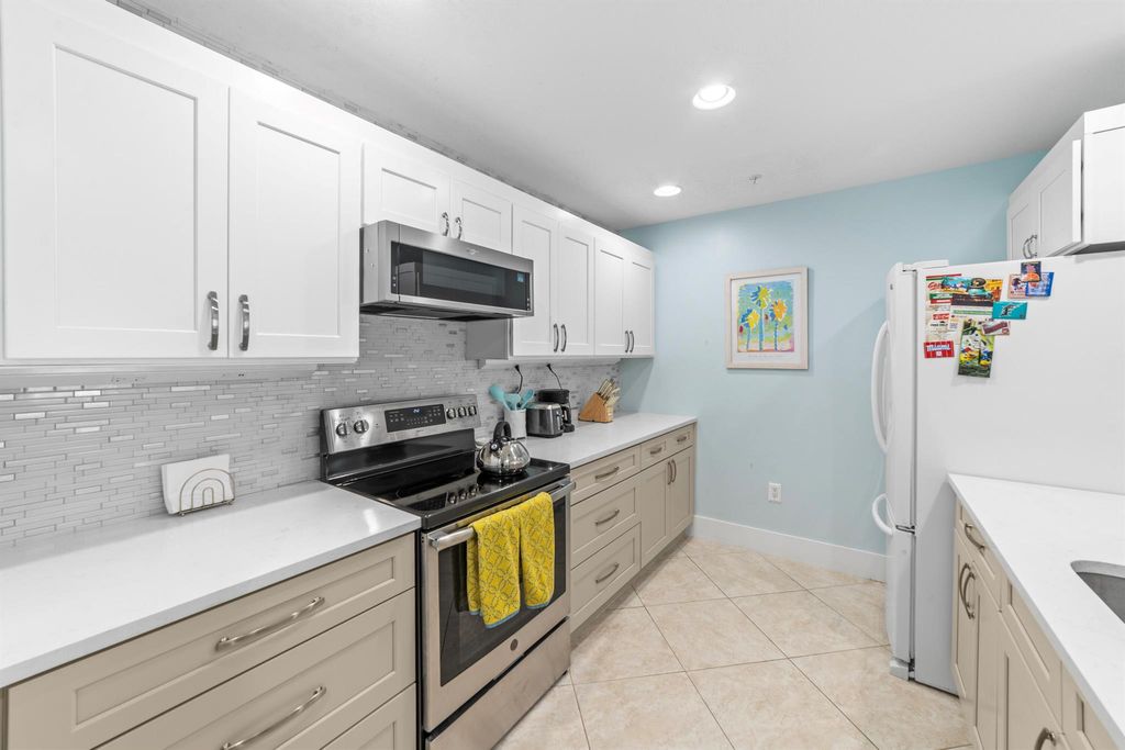 Photo of 1203 Town Center Drive #214, Jupiter, FL 33458 (MLS # R10973022)