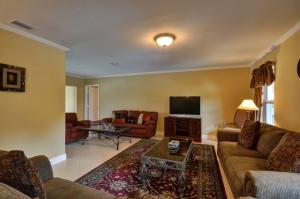 ROYAL PALM YACHT & COUNTRY CLUB - Residential Lease