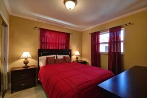 ROYAL PALM YACHT & COUNTRY CLUB - Residential Lease