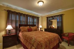 ROYAL PALM YACHT & COUNTRY CLUB - Residential Lease