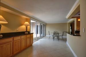 ROYAL PALM YACHT & COUNTRY CLUB - Residential Lease