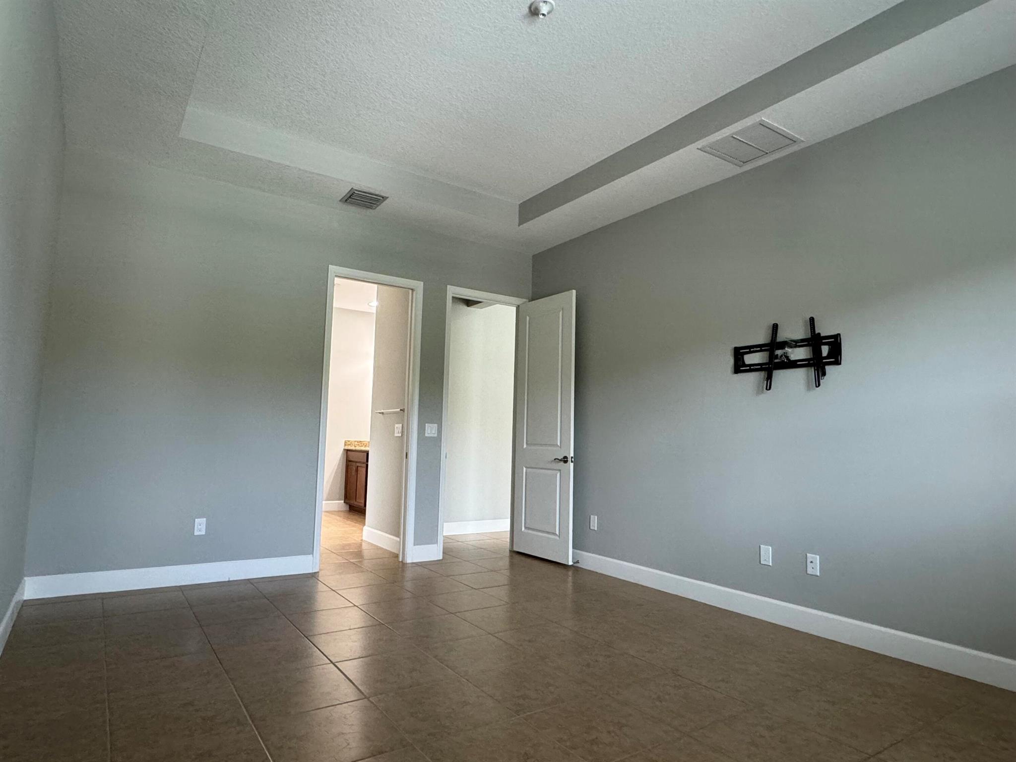 MEADOWS OF WESTLAKE - Residential Lease