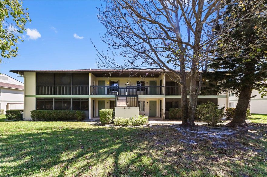 Welcome to this charming second-floor 2-bedroom, 2-bath condo in desirable Chasewood of Jupiter. Vaulted ceilings create a bright, open feel, offering comfort and convenience in a beautifully maintained setting. The roof was replaced in 2022 and the water heater replaced 1 year ago for added peace of mind. Enjoy spacious living areas, a well-equipped kitchen, and a private screened balcony. Community amenities include a clubhouse, pool, and tennis courts. Minutes to I-95, the Florida Turnpike, shopping, dining, golf, and Jupiter’s beaches. Investor-friendly—rent right away.