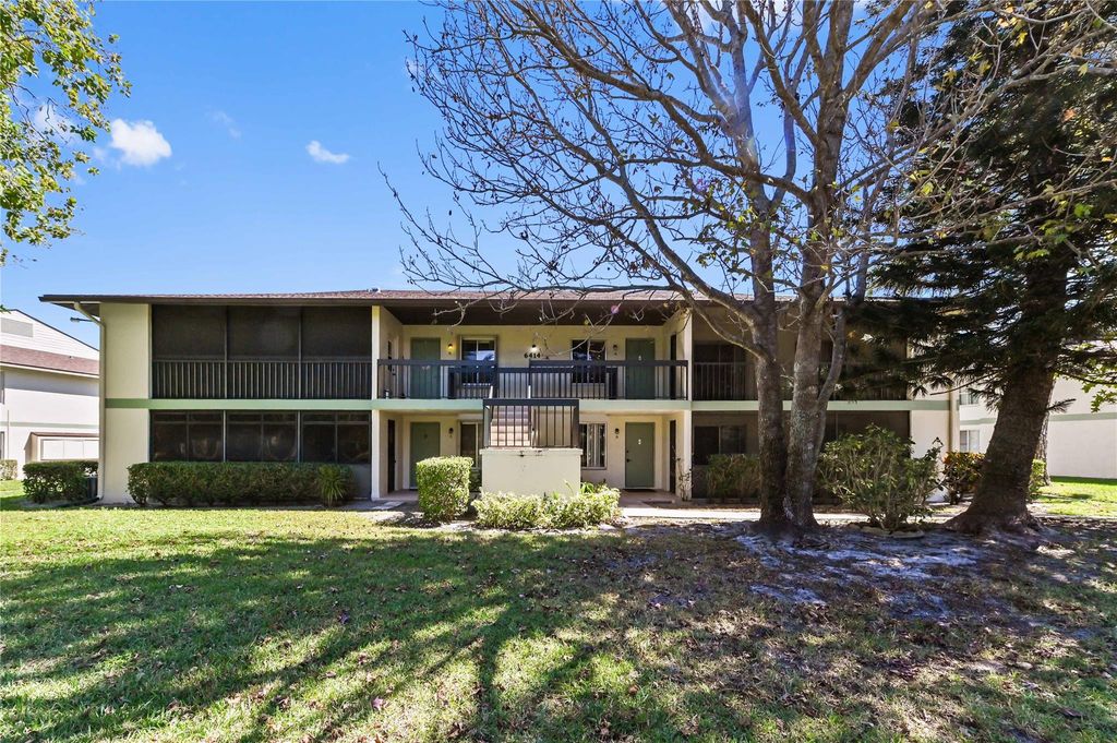 Photo of 6414 Chasewood Drive #H, Jupiter, FL 33458 (MLS # F10555055)