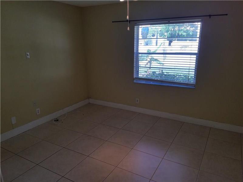 PALM VILLAGE - Residential Lease