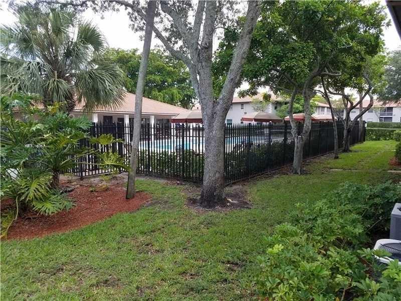 PALM VILLAGE - Residential Lease