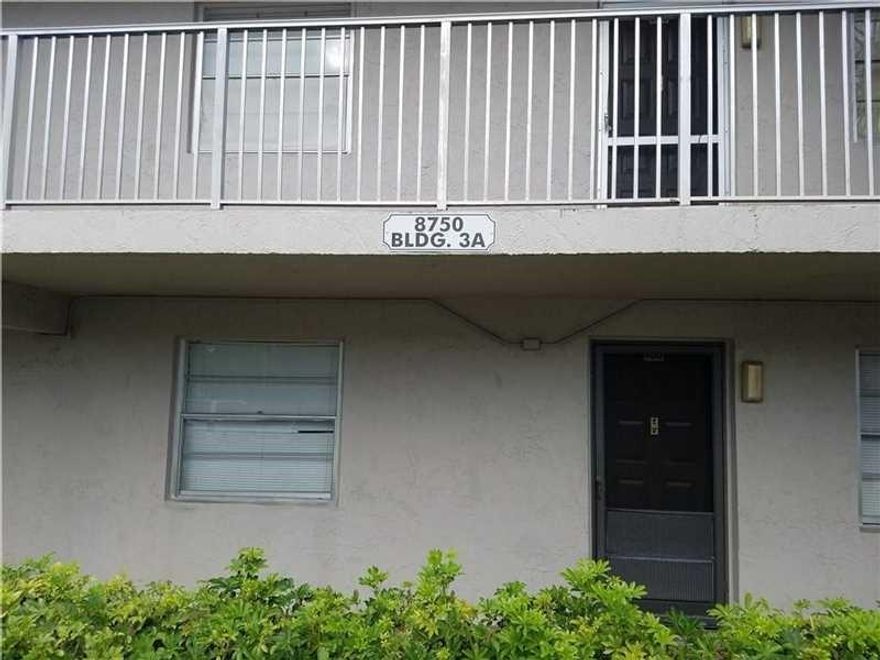 Beautiful 2 bedroom 2 bathrooms remodeled unit in the heart of Coral Springs. Desirable 1st floor unit. Close to schools, restaurants, supermarkets, Coral Springs mall and much more. Remodeled bathrooms, upgraded kitchen, full size washer and dryer, large master bedroom.