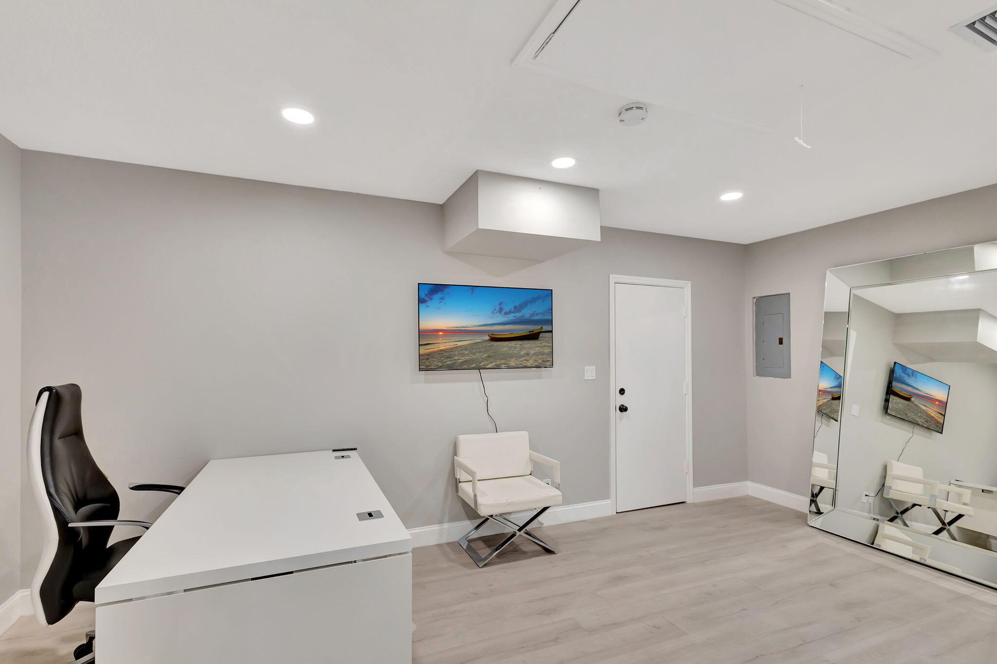 NORTH PALM BEACH HEIGHTS - Residential Lease