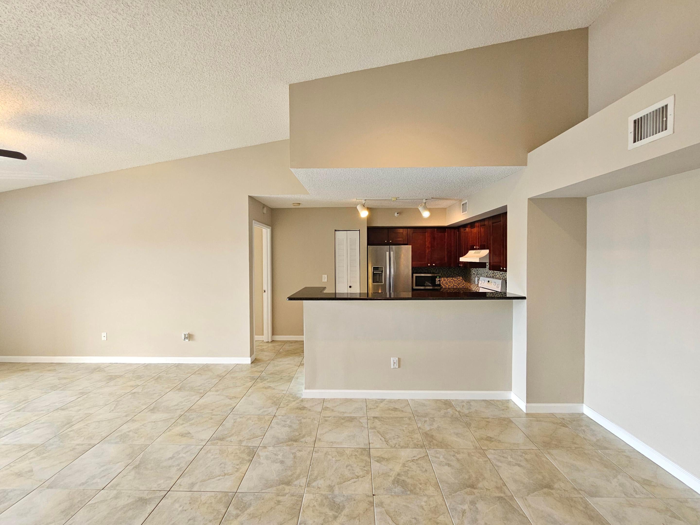 140 Yacht Club Way 305