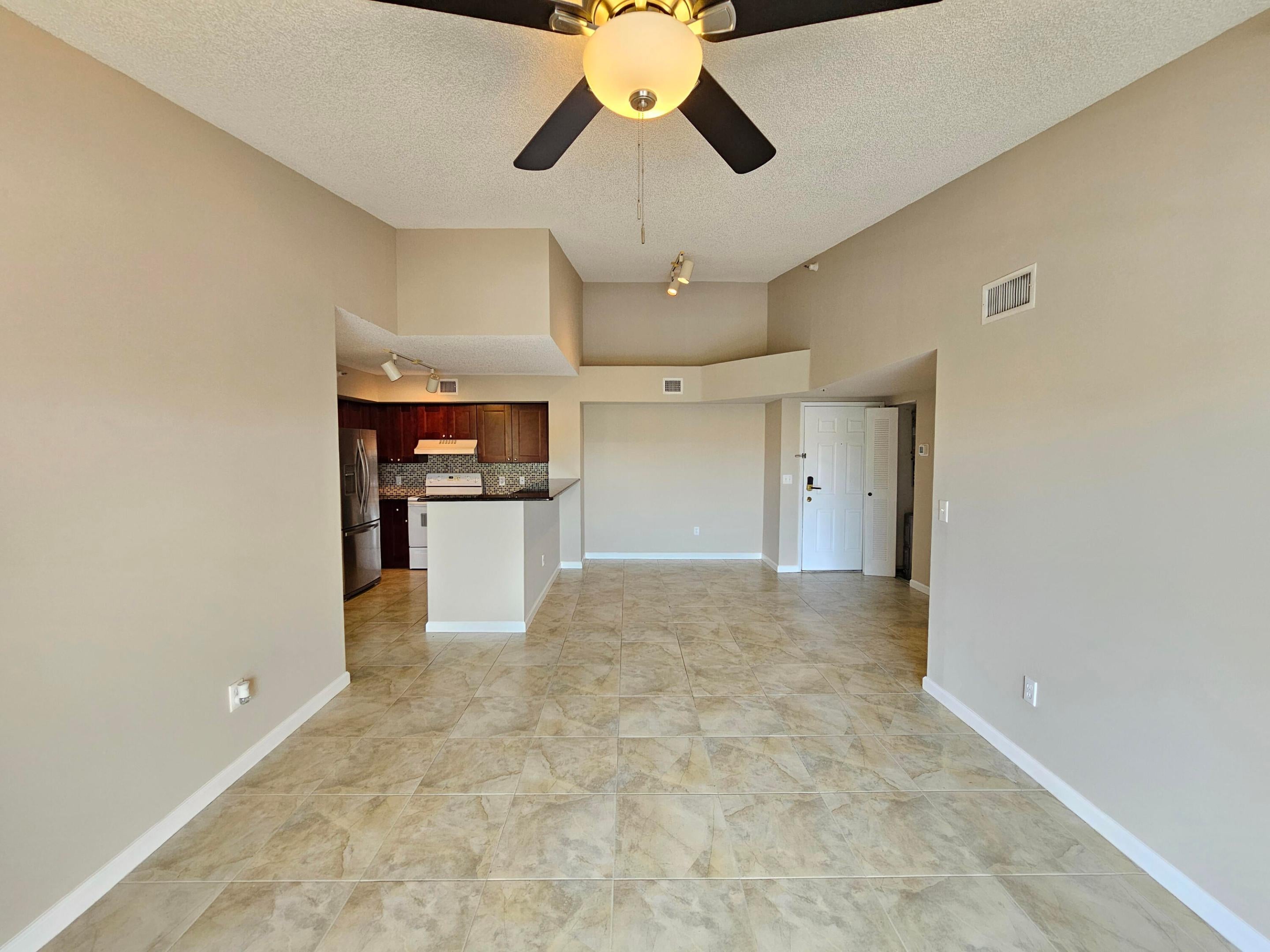 140 Yacht Club Way 305