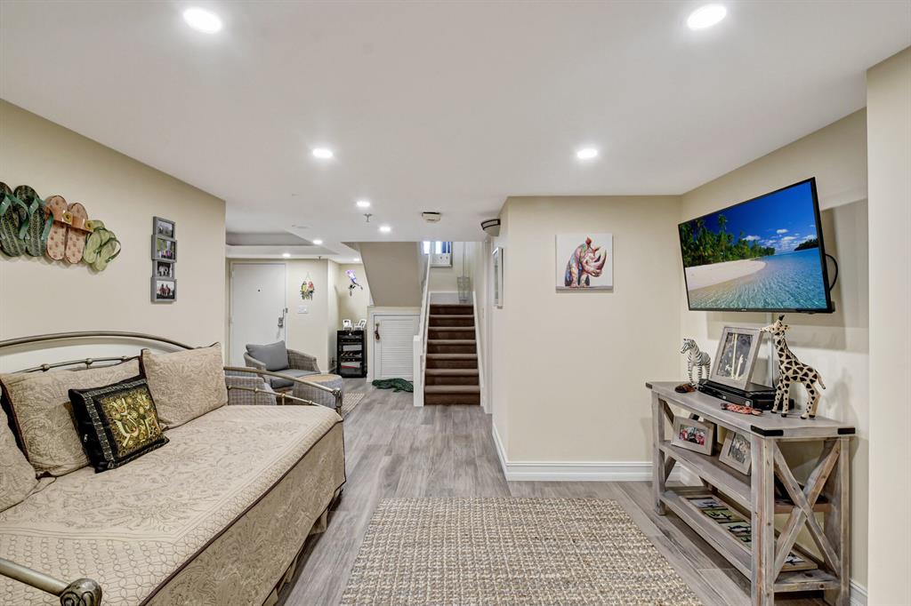 CLARENDON CONDO - Residential