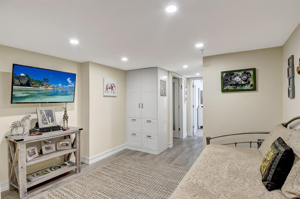 CLARENDON CONDO - Residential